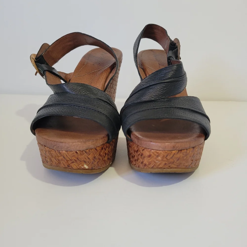 Naya women's leather wedges Size 9.5 M  raffia heels buckle closure black